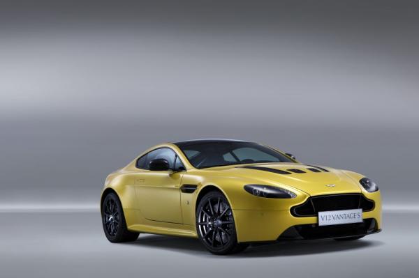 New 2017 Aston Martin V12 Vantage S for sale Sold at Bugatti of Greenwich in Greenwich CT 06830 3