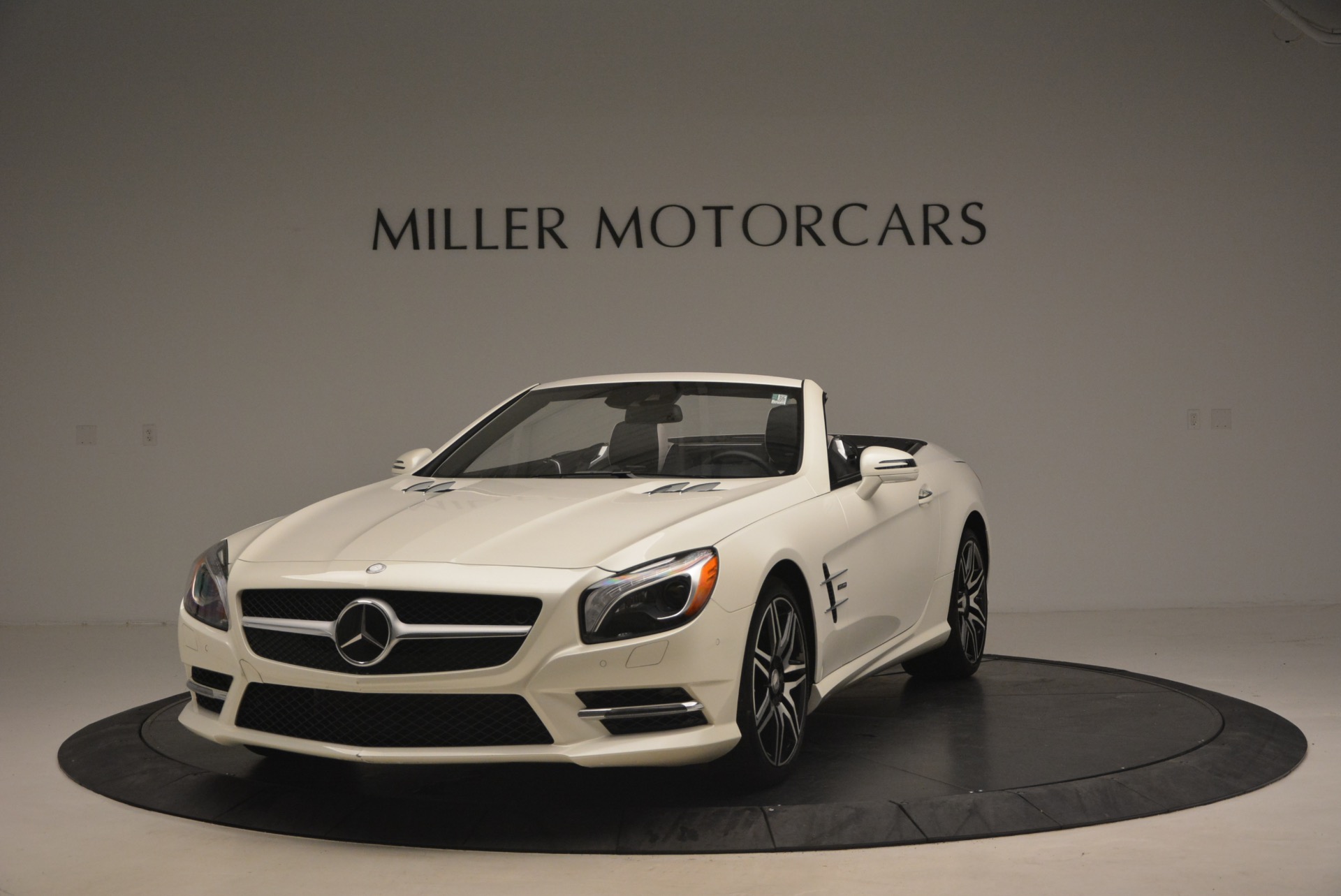 Used 2015 Mercedes Benz SL-Class SL 550 for sale Sold at Bugatti of Greenwich in Greenwich CT 06830 1