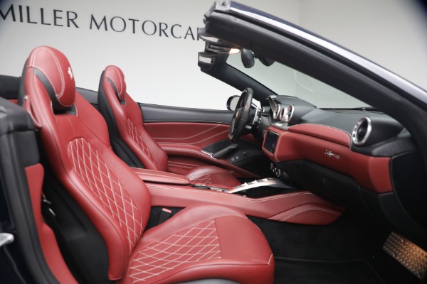 Used 2016 Ferrari California T for sale $119,900 at Bugatti of Greenwich in Greenwich CT 06830 17
