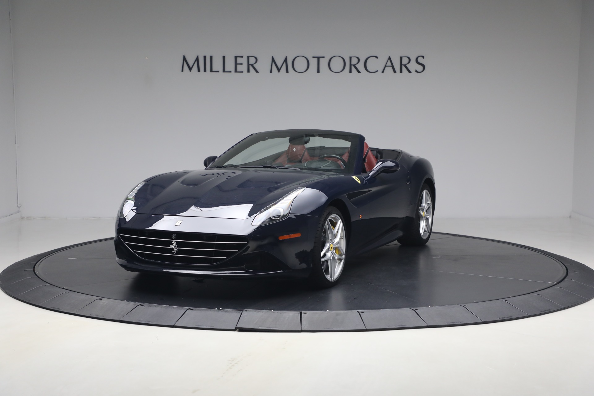 Used 2016 Ferrari California T for sale $119,900 at Bugatti of Greenwich in Greenwich CT 06830 1