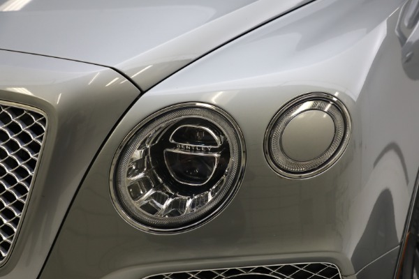 Used 2018 Bentley Bentayga W12 Signature Edition for sale Sold at Bugatti of Greenwich in Greenwich CT 06830 13