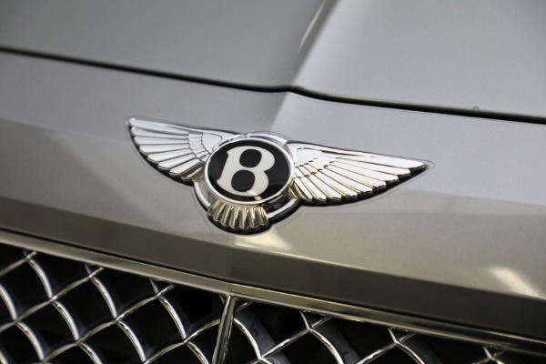 Used 2018 Bentley Bentayga W12 Signature Edition for sale Sold at Bugatti of Greenwich in Greenwich CT 06830 14