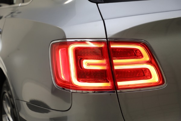 Used 2018 Bentley Bentayga W12 Signature Edition for sale Sold at Bugatti of Greenwich in Greenwich CT 06830 16