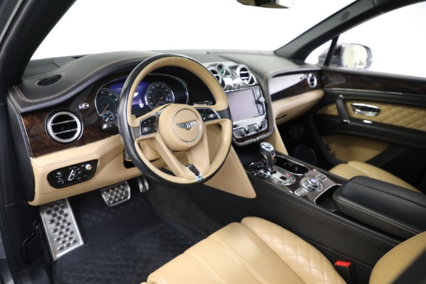 Used 2018 Bentley Bentayga W12 Signature Edition for sale Sold at Bugatti of Greenwich in Greenwich CT 06830 17