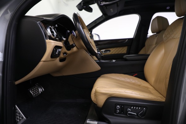 Used 2018 Bentley Bentayga W12 Signature Edition for sale Sold at Bugatti of Greenwich in Greenwich CT 06830 18