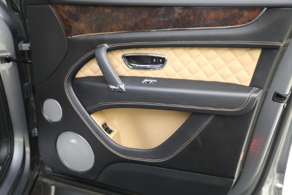 Used 2018 Bentley Bentayga W12 Signature Edition for sale Sold at Bugatti of Greenwich in Greenwich CT 06830 24
