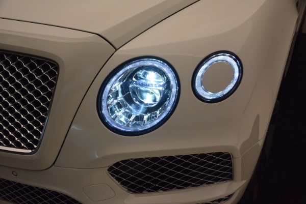 Used 2018 Bentley Bentayga Signature for sale Sold at Bugatti of Greenwich in Greenwich CT 06830 18