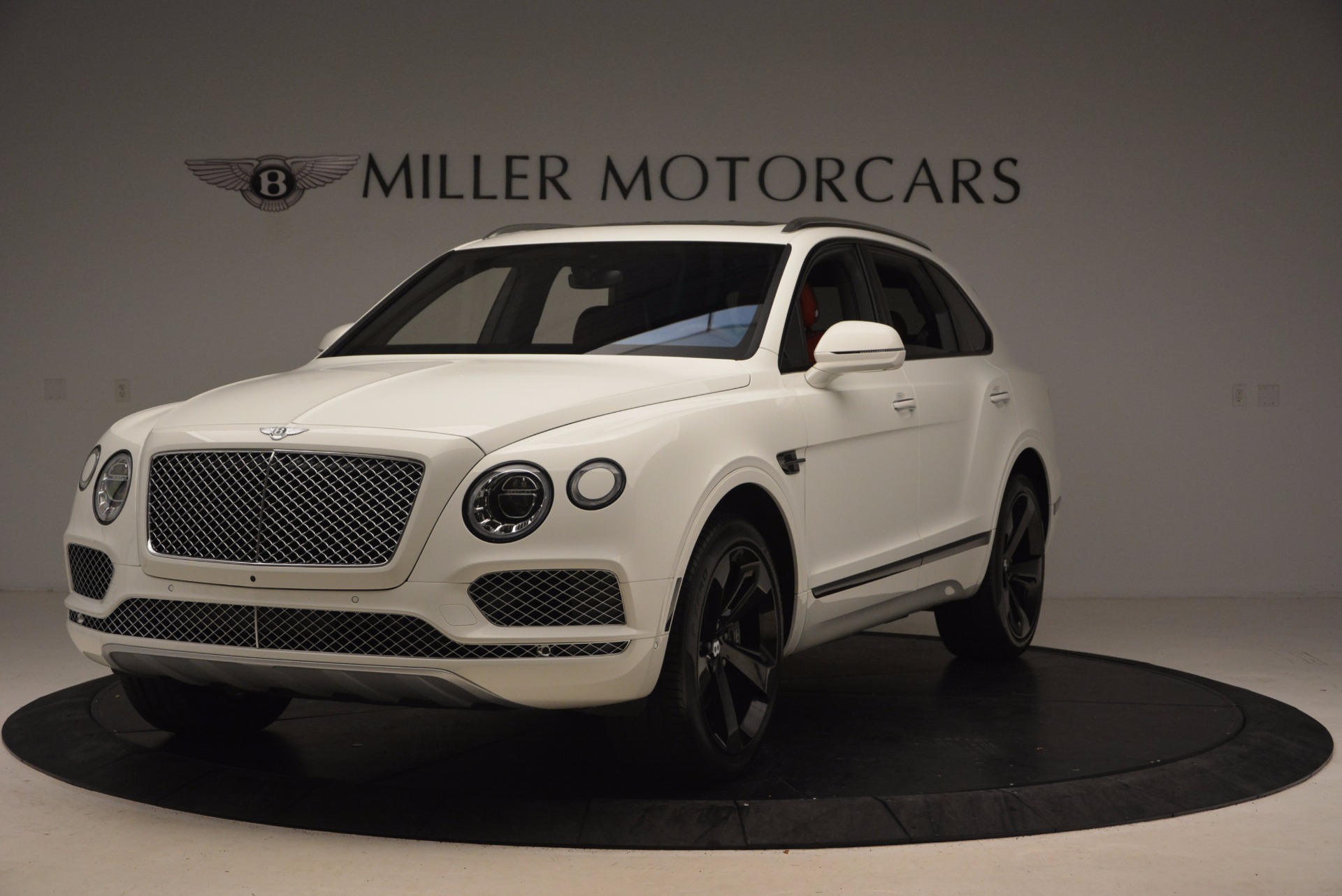 Used 2018 Bentley Bentayga Signature for sale Sold at Bugatti of Greenwich in Greenwich CT 06830 1