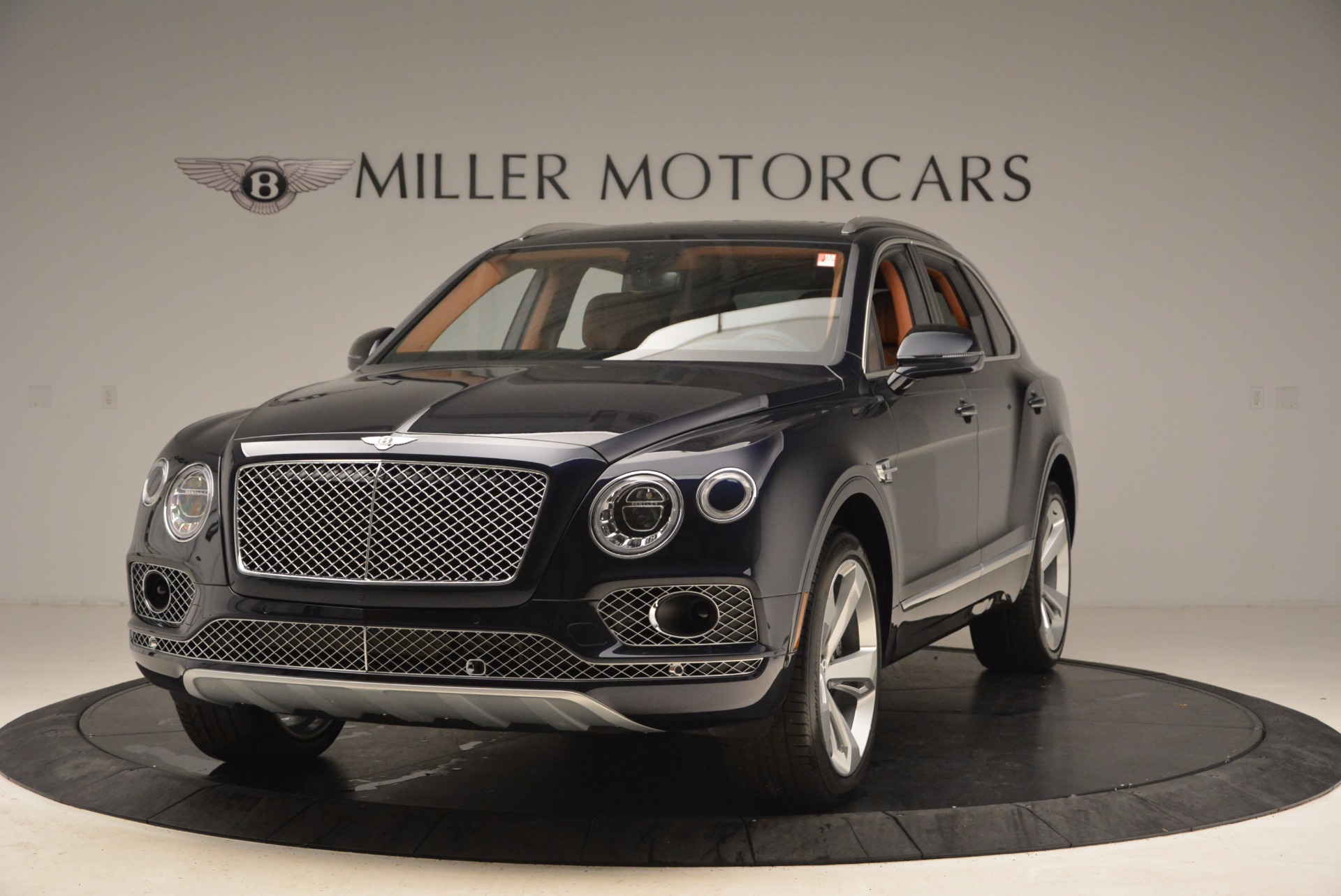 Used 2018 Bentley Bentayga W12 Signature for sale Sold at Bugatti of Greenwich in Greenwich CT 06830 1