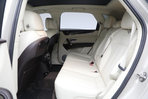 Used 2018 Bentley Bentayga Signature Edition for sale Sold at Bugatti of Greenwich in Greenwich CT 06830 18