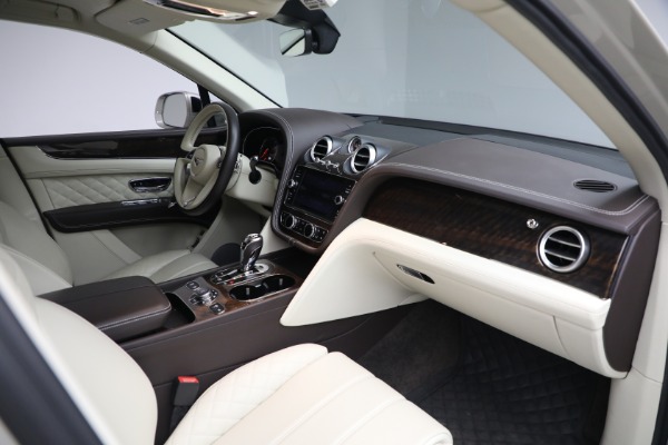 Used 2018 Bentley Bentayga Signature Edition for sale Sold at Bugatti of Greenwich in Greenwich CT 06830 20