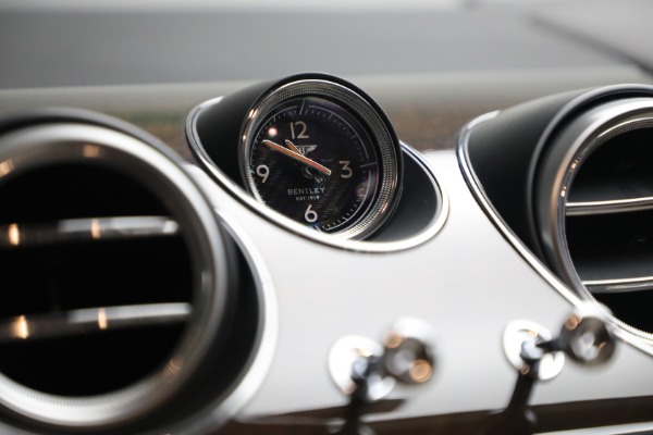 Used 2018 Bentley Bentayga Signature Edition for sale Sold at Bugatti of Greenwich in Greenwich CT 06830 28