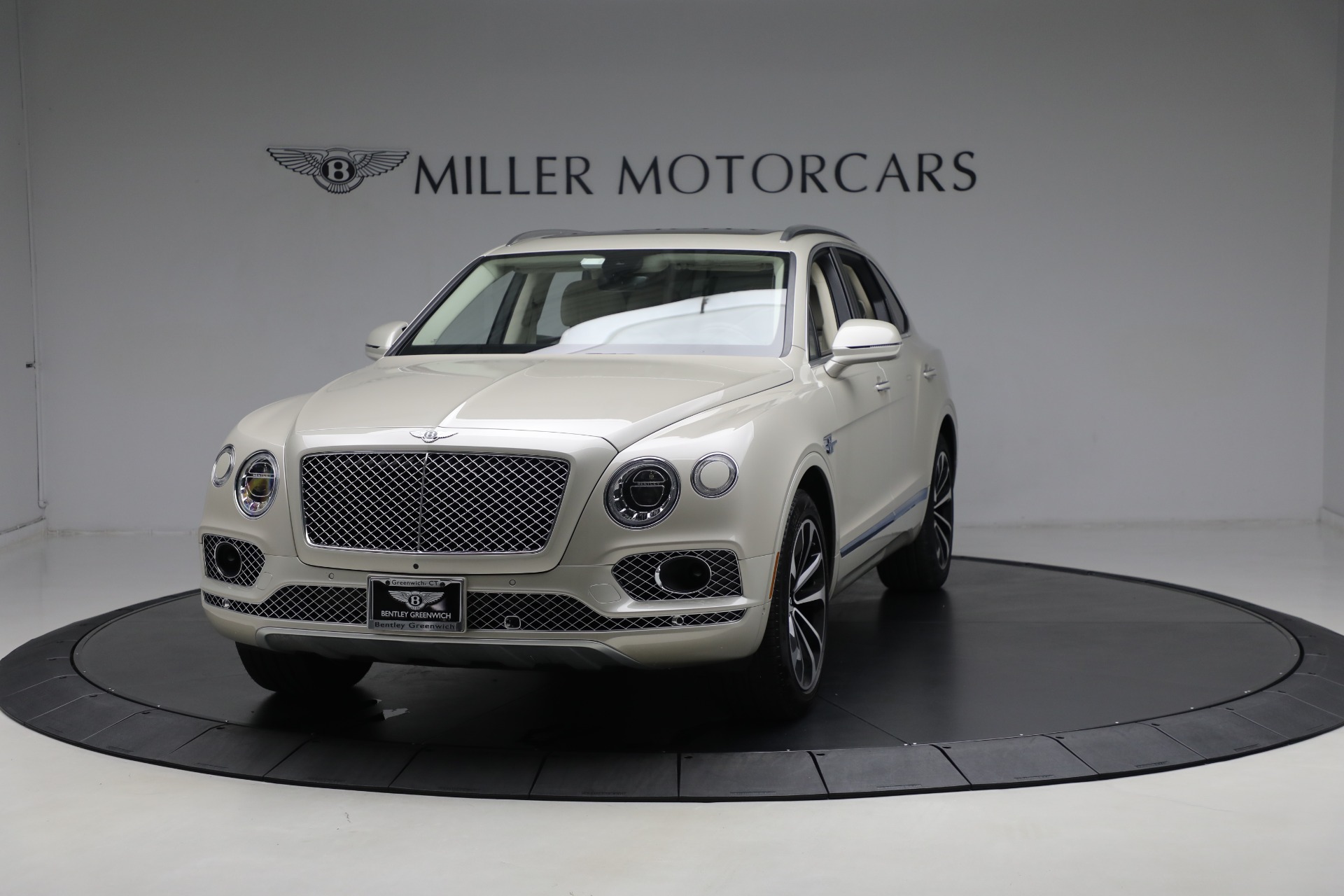 Used 2018 Bentley Bentayga Signature Edition for sale Sold at Bugatti of Greenwich in Greenwich CT 06830 1
