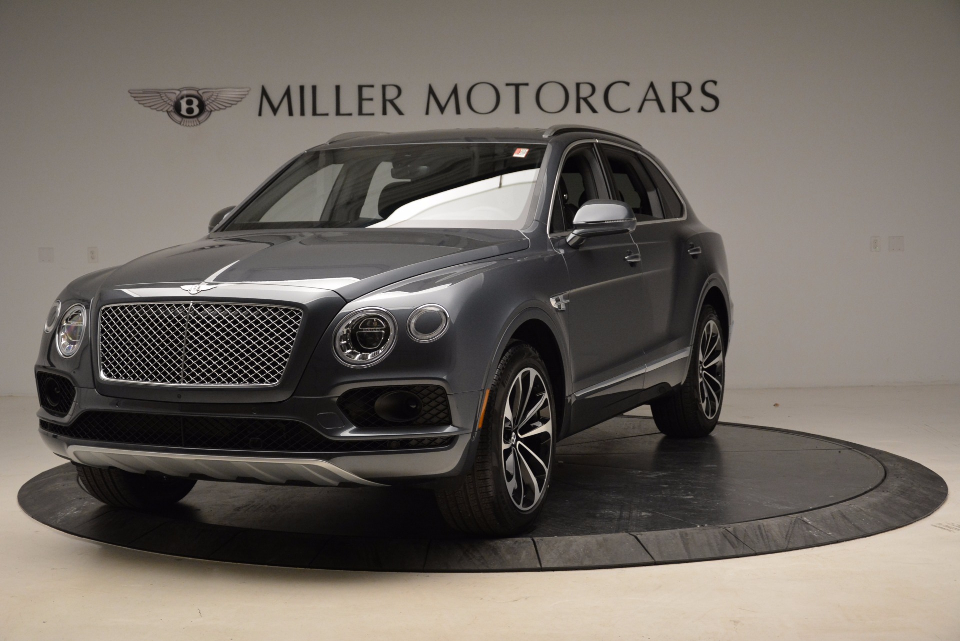 Used 2018 Bentley Bentayga W12 Signature for sale Sold at Bugatti of Greenwich in Greenwich CT 06830 1