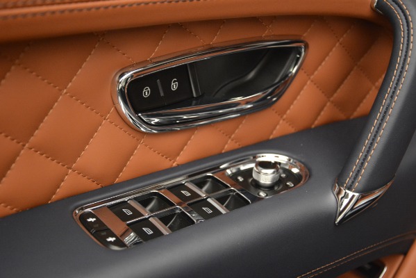 Used 2018 Bentley Bentayga Signature for sale Sold at Bugatti of Greenwich in Greenwich CT 06830 19