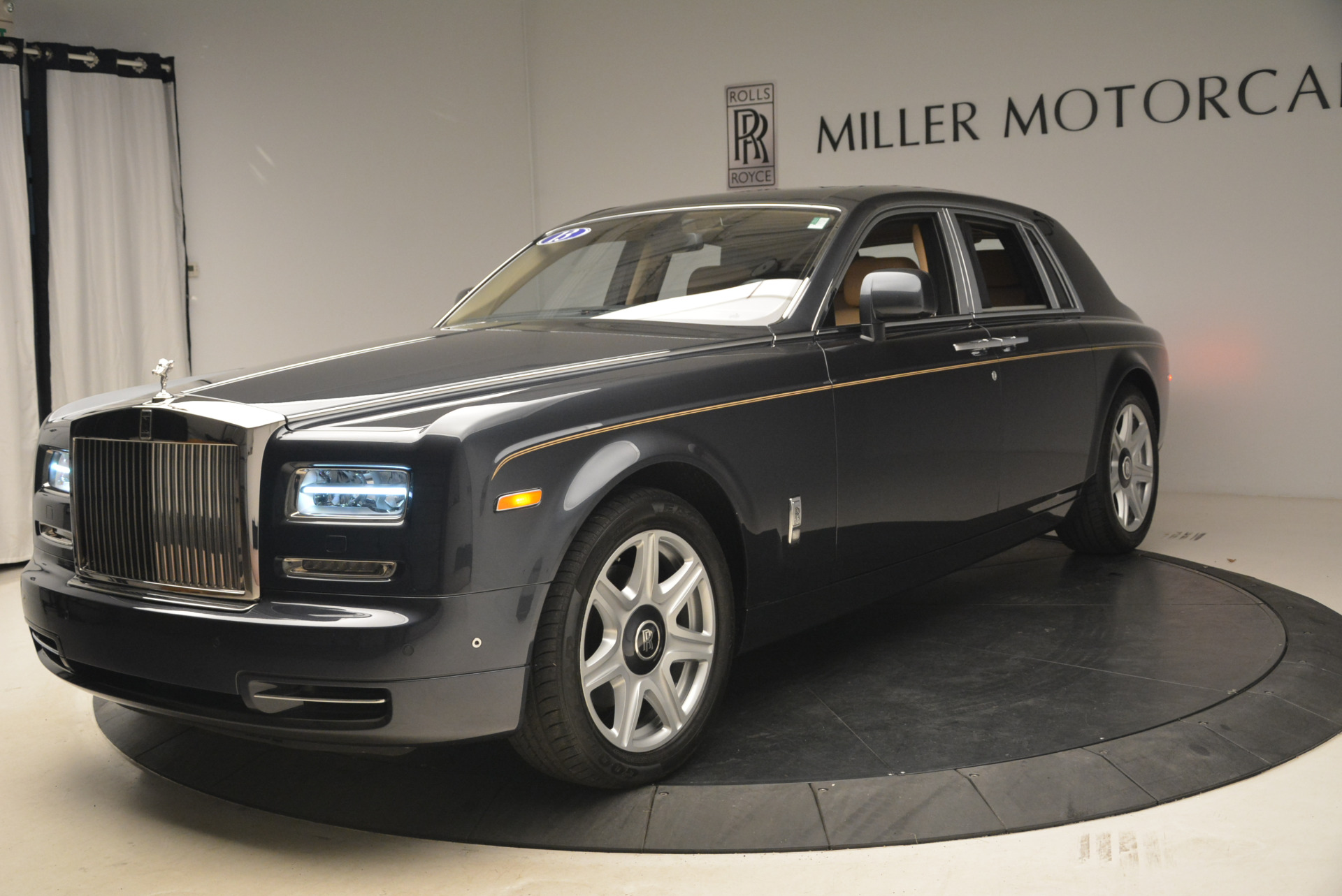 Used 2013 Rolls-Royce Phantom for sale Sold at Bugatti of Greenwich in Greenwich CT 06830 1