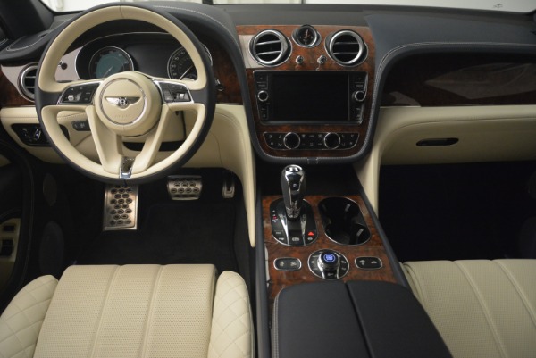 Used 2018 Bentley Bentayga W12 Signature for sale Sold at Bugatti of Greenwich in Greenwich CT 06830 22