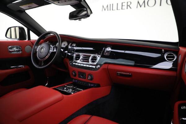 Used 2018 Rolls-Royce Wraith for sale $195,900 at Bugatti of Greenwich in Greenwich CT 06830 18