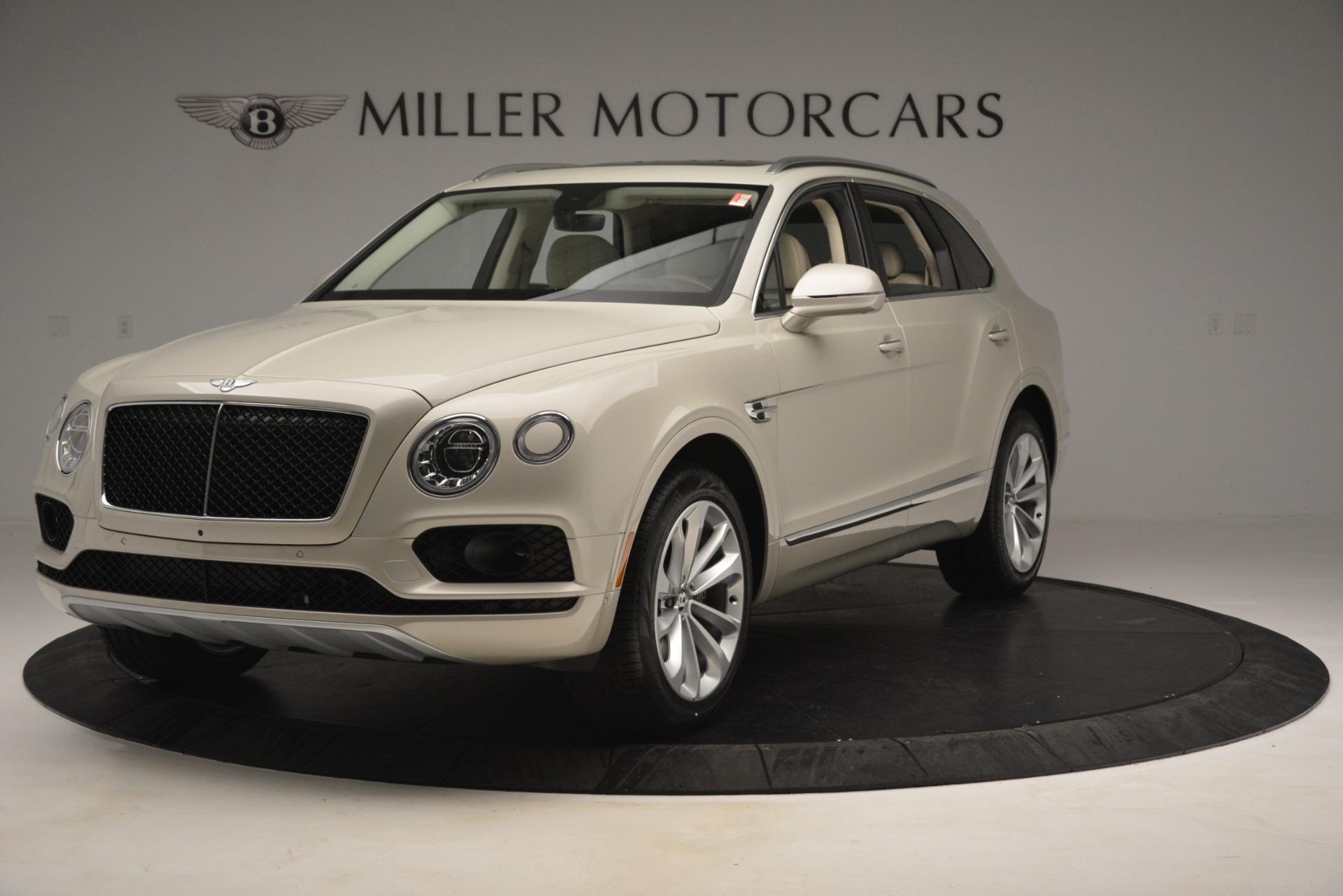 Used 2019 Bentley Bentayga V8 for sale $169,900 at Bugatti of Greenwich in Greenwich CT 06830 1