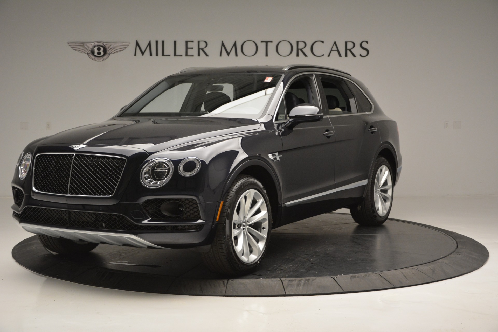 Used 2019 Bentley Bentayga V8 for sale $129,900 at Bugatti of Greenwich in Greenwich CT 06830 1