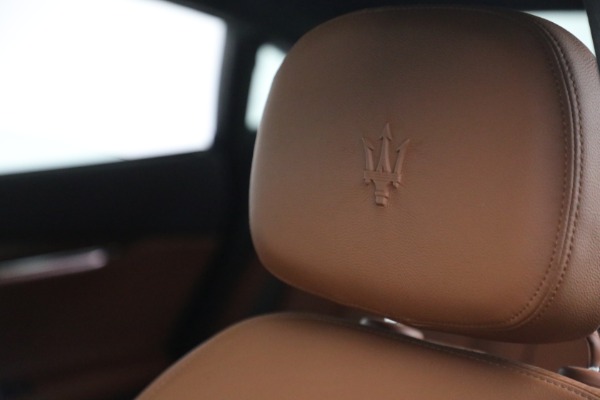 Used 2015 Maserati Quattroporte S Q4 for sale Sold at Bugatti of Greenwich in Greenwich CT 06830 25