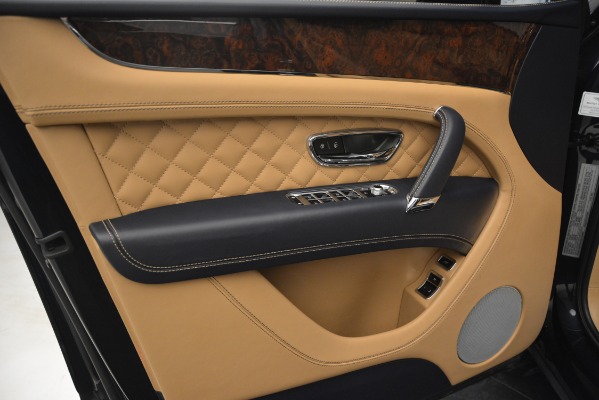 Used 2017 Bentley Bentayga W12 for sale Sold at Bugatti of Greenwich in Greenwich CT 06830 16