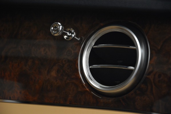 Used 2017 Bentley Bentayga W12 for sale Sold at Bugatti of Greenwich in Greenwich CT 06830 22