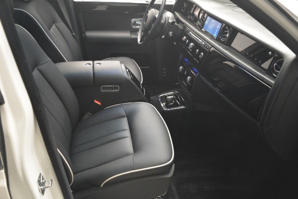 Used 2014 Rolls-Royce Phantom for sale Sold at Bugatti of Greenwich in Greenwich CT 06830 27