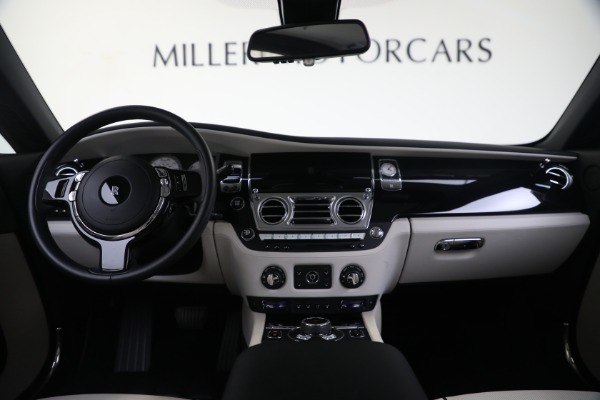 Used 2016 Rolls-Royce Wraith for sale $205,900 at Bugatti of Greenwich in Greenwich CT 06830 4
