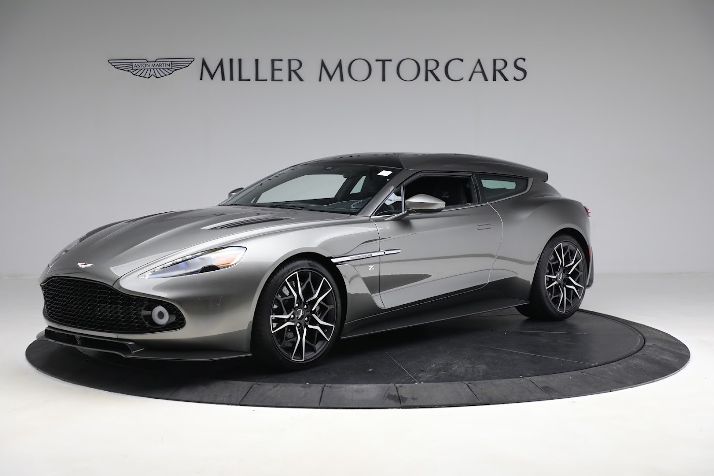 Used 2019 Aston Martin Vanquish Zagato Shooting Brake for sale $699,900 at Bugatti of Greenwich in Greenwich CT 06830 1