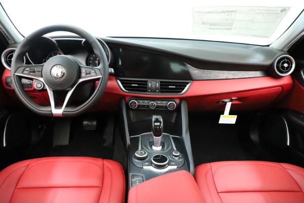 New 2019 Alfa Romeo Giulia Q4 for sale Sold at Bugatti of Greenwich in Greenwich CT 06830 17