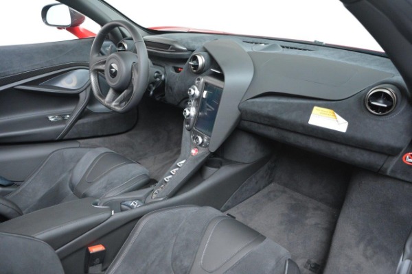 Used 0 for sale Sold at Bugatti of Greenwich in Greenwich CT 06830 27