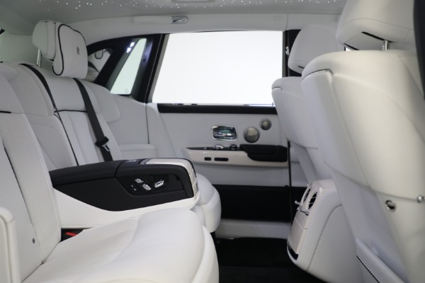 Used 2020 Rolls-Royce Phantom for sale $429,900 at Bugatti of Greenwich in Greenwich CT 06830 26