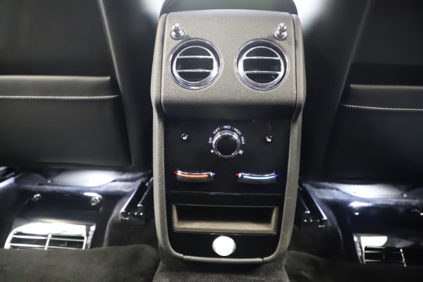 Used 2020 Rolls-Royce Cullinan for sale $244,900 at Bugatti of Greenwich in Greenwich CT 06830 24