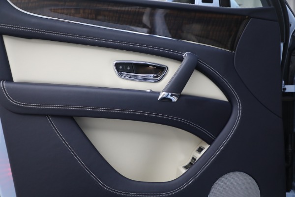 Used 2020 Bentley Bentayga V8 for sale $129,900 at Bugatti of Greenwich in Greenwich CT 06830 27