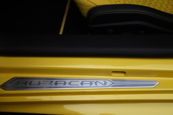 Used 2018 Lamborghini Huracan LP 580-2 Spyder for sale Sold at Bugatti of Greenwich in Greenwich CT 06830 26