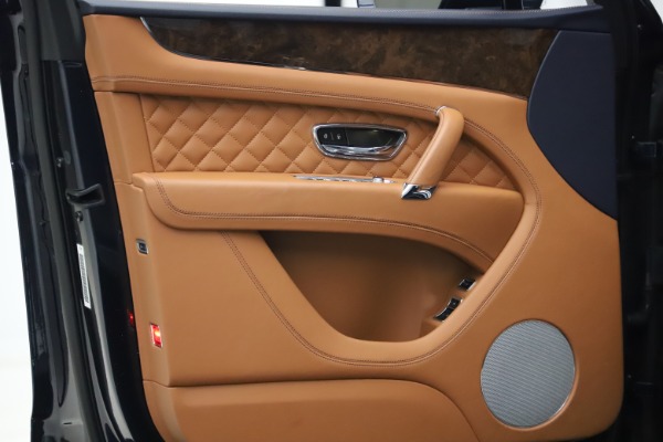 Used 2017 Bentley Bentayga W12 for sale Sold at Bugatti of Greenwich in Greenwich CT 06830 17