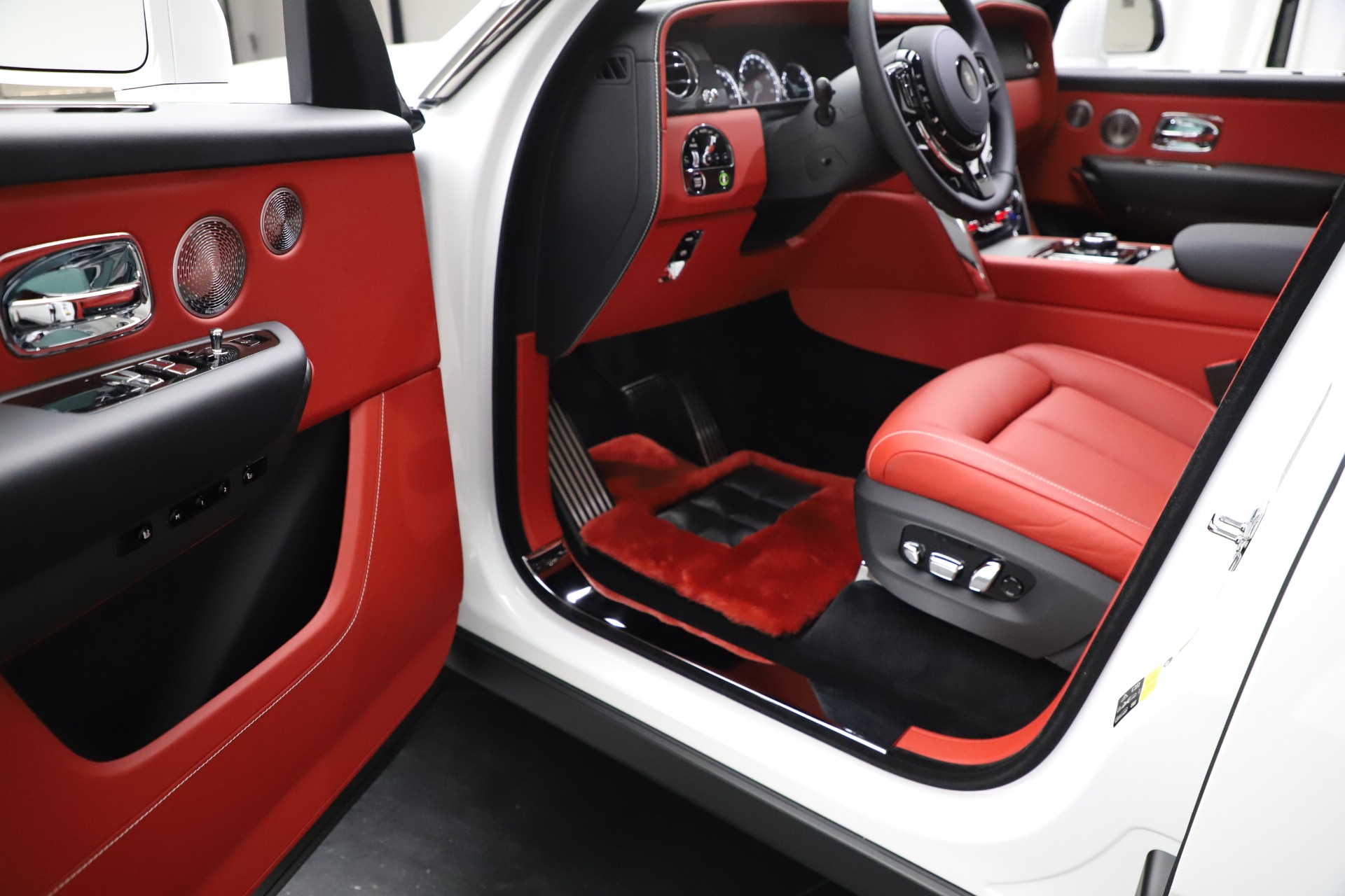2020 RollsRoyce Cullinan Interior Features  Dimensions