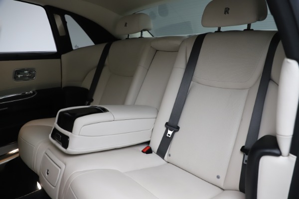 Used 2016 Rolls-Royce Ghost for sale $179,900 at Bugatti of Greenwich in Greenwich CT 06830 15