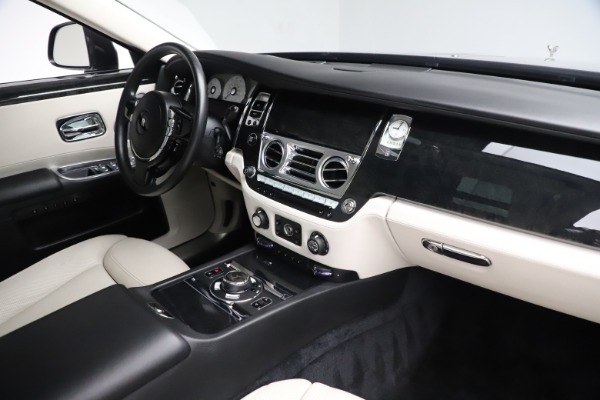 Used 2016 Rolls-Royce Ghost for sale $179,900 at Bugatti of Greenwich in Greenwich CT 06830 18