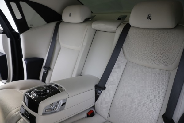 Used 2015 Rolls-Royce Ghost for sale Sold at Bugatti of Greenwich in Greenwich CT 06830 17