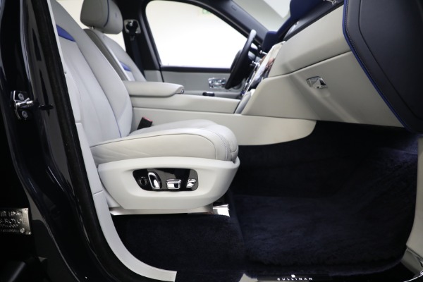 Used 2019 Rolls-Royce Cullinan for sale $299,900 at Bugatti of Greenwich in Greenwich CT 06830 20