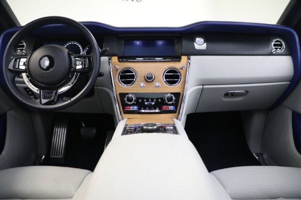Used 2019 Rolls-Royce Cullinan for sale $299,900 at Bugatti of Greenwich in Greenwich CT 06830 4