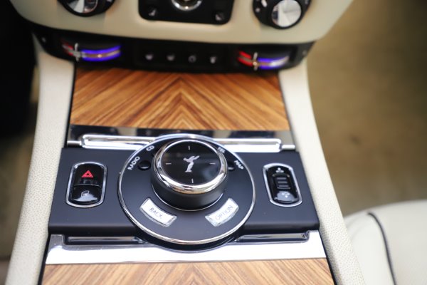 Used 2015 Rolls-Royce Wraith for sale $169,900 at Bugatti of Greenwich in Greenwich CT 06830 17