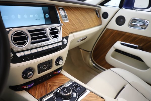 Used 2015 Rolls-Royce Wraith for sale $169,900 at Bugatti of Greenwich in Greenwich CT 06830 18
