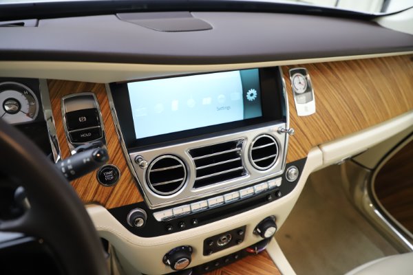 Used 2015 Rolls-Royce Wraith for sale $169,900 at Bugatti of Greenwich in Greenwich CT 06830 19