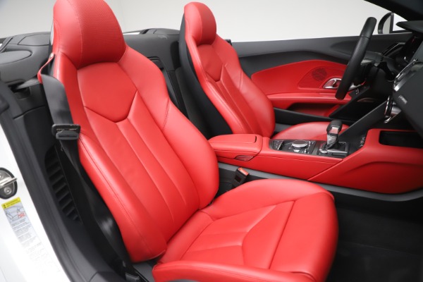 Used 2017 Audi R8 5.2 quattro V10 Spyder for sale Sold at Bugatti of Greenwich in Greenwich CT 06830 25