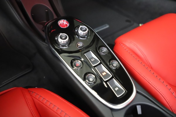 New 2020 McLaren GT Coupe for sale $257,242 at Bugatti of Greenwich in Greenwich CT 06830 25