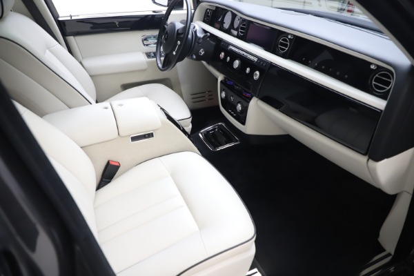 Used 2013 Rolls-Royce Phantom for sale Sold at Bugatti of Greenwich in Greenwich CT 06830 16