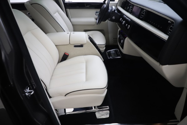 Used 2013 Rolls-Royce Phantom for sale Sold at Bugatti of Greenwich in Greenwich CT 06830 18